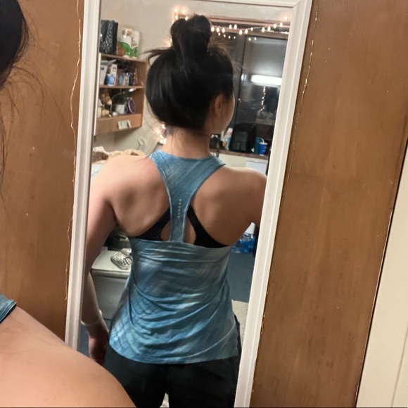 NIKE WORKOUT TOP - Picture 3 of 8